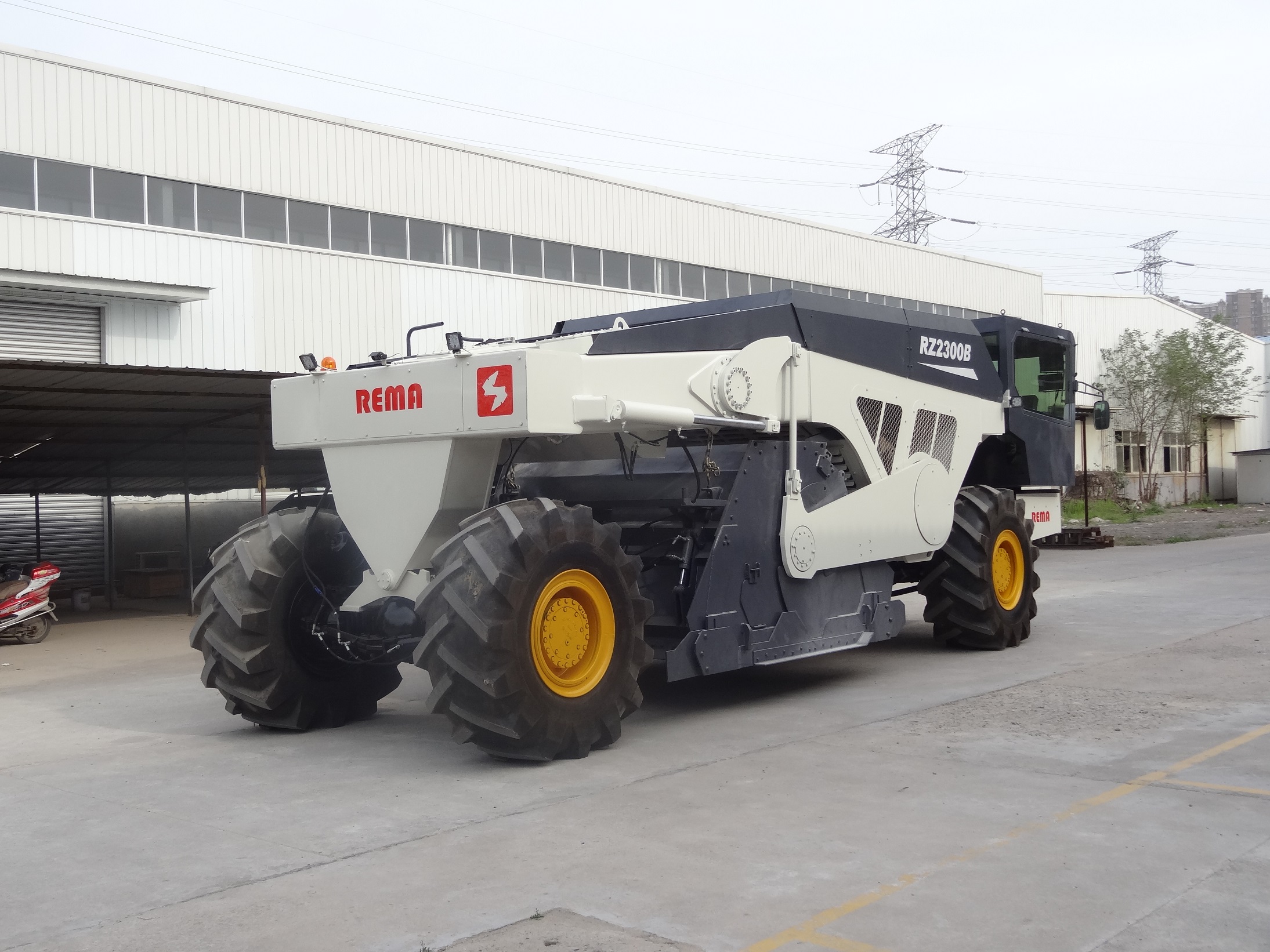 RZ2300B，邯鄲水穩路基冷再生施工