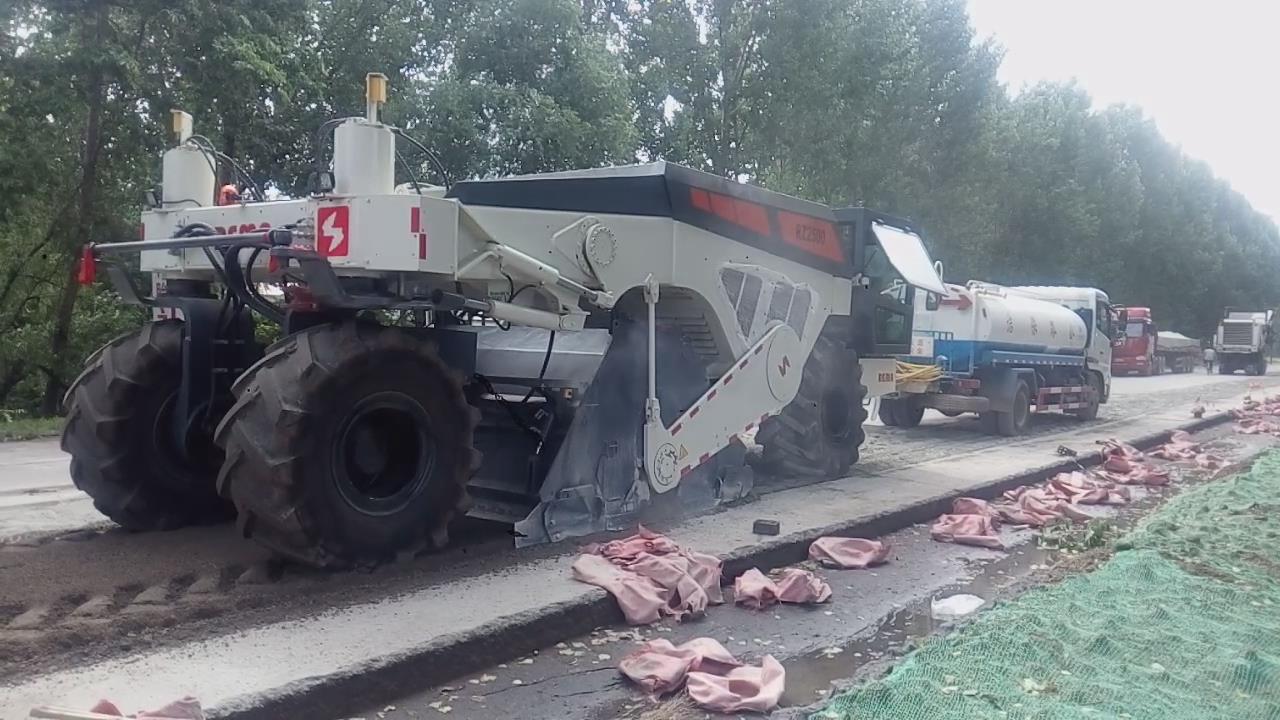 RZ2500，舞陽冷再生施工